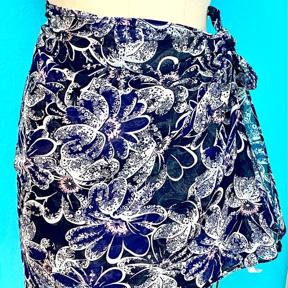 Women's Marc by Marc Jacobs Semi-Sheer Tropical Floral Print Beach Sarong - O/S - Picture 2 of 6